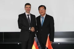 Bộ trưởng Giáo dục và Đào tạo Phạm Vũ Luận làm việc tại Đức