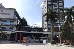 Bệnh viện đa khoa Hợp Lực, Thanh Hóa bị phong tỏa do có ca dương tính với COVID-19. (Ảnh: Nguyễn Nam/TTXVN)