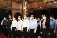 Thủ tướng Phạm Minh Chính và đoàn công tác dâng hương tưởng niệm Chủ tịch Hồ Chí Minh tại Khu di tích Quốc gia đặc biệt An toàn khu (ATK) Định Hóa. (Ảnh: Dương Giang/TTXVN)
