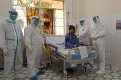 Bệnh nhân COVID-19 nguy kịch đến mức ngừng tim được cứu sống tại Đồng Tháp. (Ảnh: TTXVN phát)