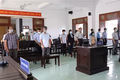 Các bị cáo tại phiên tòa. (Ảnh: Phạm Cường/TTXVN)