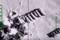 Máy bay Nga phá hủy các xe chở dầu của tổ chức IS. (Ảnh: Bộ Quốc phòng Nga)