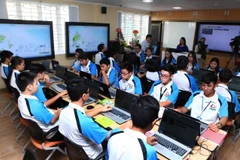 Giờ dạy mẫu tại lớp học sáng tạo sử dụng công nghệ thông tin. (Ảnh: TTXVN)