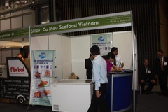 Gian trưng bày sản phẩm của một doanh nghiệp thủy sản Việt Nam tại hội chợ Fine Food. (Ảnh: Khánh Linh/Vietnam+)