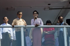 Bà San Suu Kyi - lãnh đạo của đảng NLD - phát biểu ở Yangon, Myanmar ngày 9/11. (Ảnh: AFP/TTXVN)
