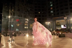 [Photo] Những mẫu thời trang lộng lẫy tại Đẹp Fashion Runway 4