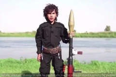 Chiến binh nhí xuất hiện trong video mới đây của IS.