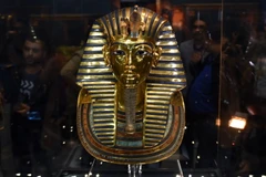 Chiếc mặt nạ vàng của Pharaoh Tutankhamun đã trở thành biểu tượng của Ai Cập cổ đại. (Ảnh: AFP/TTXVN)