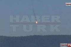 Máy bay Nga bị Thổ Nhĩ Kỳ bắn hạ. (Nguồn: Habertürk TV)
