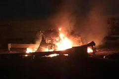 Đoàn xe chở Thiếu tướng Qasem Soleimani thuộc lực lượng IRGC và Phó Chỉ huy lực lượng bán quân sự Hashed al-Shaabi ở Iraq, ông Abu Mahdi al-Muhandis đã trúng tên lửa hành trình được phóng đi từ trực thăng của Mỹ xuống Baghdad ngày 2/1/2020. (Ảnh: CNN/TTXV