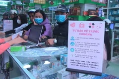 Người dân đổ xô mua khẩu trang để phòng dịch bệnh do virus corona. (Ảnh: Trịnh Duy Hưng/TTXVN)