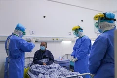Bệnh nhân nhiễm virus corona chủng mới được điều trị tại một bệnh viện ở Thường Châu, Trung Quốc ngày 2/2/2020. (Ảnh: THX/TTXVN)