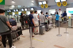 Công dân Việt Nam làm thủ tục lên máy bay. (Ảnh minh họa. Nguồn: TTXVN)