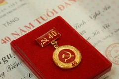 Thành phố Hồ Chí Minh: Trao huy hiệu Đảng cho 2.611 đảng viên 