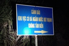 Khu vực xảy ra vụ việc vốn không phải là bãi tắm và chính quyền địa phương đã đặt biển cảnh báo nguy hiểm. (Ảnh: Cổng TTĐT huyện Vân Đồn)