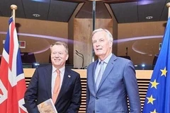 Trưởng đoàn đàm phán của EU Michel Barnier và người đồng cấp Anh David Frost. (Nguồn: Inews)