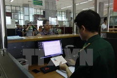 Làm thủ tục xuất nhập cảnh. (Ảnh minh họa. Nguồn: TTXVN)