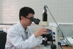 Bác sỹ Phạm Quang Thông là 1 trong 12 công dân trẻ tiêu biểu năm 2019 của TP.HCM. (Ảnh: Đinh Hằng/TTXVN)