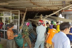 Bình Dương: Xe ben lao vào 3 nhà dân, nhiều người bị thương