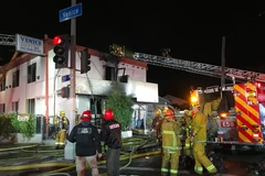 Lực lượng cứu hỏa nỗ lực dập tắt đám cháy. (Nguồn: Patch.com)