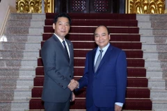 Thủ tướng Nguyễn Xuân Phúc tiếp ông Iwamura Yasutsugu, Tổng Giám đốc Công ty TNHH Aeon Mall Việt Nam (thuộc Tập đoàn Aeon, Nhật Bản). (Ảnh: Thống Nhất/TTXVN)