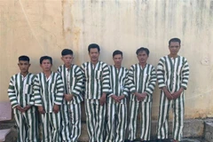 Một số đối tượng tham gia vụ việc bị giam giữ tại cơ quan Cảnh sát điều tra. (Ảnh: Hoài Nam/TTXVN)