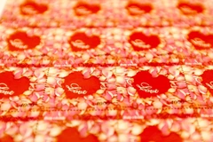 Bộ tem tình yêu mới được phát hành. (Ảnh: Minh Quyết/TTXVN)