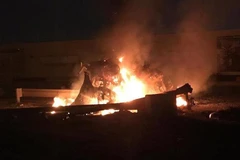 Đoàn xe chở Thiếu tướng Qasem Soleimani thuộc lực lượng IRGC và Phó Chỉ huy lực lượng bán quân sự Hashed al-Shaabi ở Iraq, ông Abu Mahdi al-Muhandis đã trúng tên lửa hành trình được phóng đi từ trực thăng của Mỹ xuống Baghdad ngày 2/1/2020. (Ảnh: CNN/TTXV