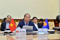 Trưởng SOM ASEAN Việt Nam, Thứ trưởng Ngoại giao Nguyễn Quốc Dũng phát biểu. (Ảnh: TTXVN)