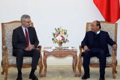 Thủ tướng Nguyễn Xuân Phúc tiếp Đại sứ Pháp Nicolas Warnery. (Ảnh: Thống Nhất/TTXVN)