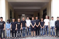 Các đối tượng gây rối trật tự công cộng tối 16/4 ở Đông Anh bị công an bắt giữ. (Nguồn: anninhthudo.vn)