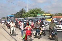 Ùn tắc giao thông trên Quốc lộ 1 trong dịp Tết. (Nguồn: TTXVN)