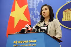 Người phát ngôn Bộ Ngoại giao Lê Thị Thu Hằng chủ trì họp báo thường kỳ tháng 9/2020. (Ảnh: Lâm Khánh/TTXVN)