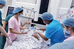 Một trong hai bệnh nhi sau khi tách rời được chuyển về Khoa Hồi sức Ngoại, Bệnh viện Nhi đồng Thành phố Hồ Chí Minh để tiếp tục theo dõi. (Ảnh: TTXVN)