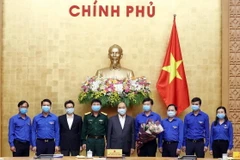 Thủ tướng Nguyễn Xuân Phúc với các thành viên Ban Bí thư Trung ương Đoàn TNCS Hồ Chí Minh. (Ảnh: Thống Nhất/TTXVN)