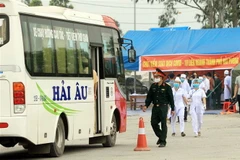 Lực lượng cán bộ và nhân viên y tế tại chốt huyện Vĩnh Bảo. (Ảnh: An Đăng/TTXVN)