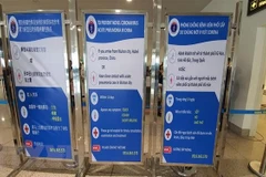 Bộ Y tế cảnh báo phòng chống nhiễm viêm phổi cấp do chủng virus mới nCoV tại hệ thống kiểm dịch y tế quốc tế Sân bay quốc tế Nội Bài. (Ảnh: TTXVN)