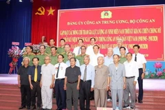 Đại tướng Tô Lâm, Bộ trưởng Bộ Công an với các đại biểu tại buổi họp mặt. (Ảnh: Lê Đức Hoảnh/TTXVN)