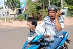 Đối tượng Giàu bị lực lượng chức năng bắt giữ. (Ảnh: Đậu Tất Thành/Vietnam+)