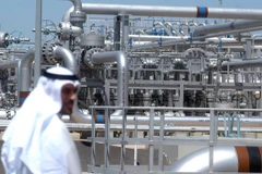 Một cơ sở khai thác dầu tại Al-Rawdhatain của Kuwait. (Ảnh: AFP/TTXVN)