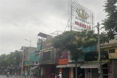 Karaoke Hoàng Tử (số 257 đường Điện Biên Phủ, thành phố Huế) bị tước giấy phép kinh doanh vì vi phạm Chỉ thị 16. (Ảnh: Mai Trang/TTXVN)