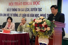Một hội thảo khoa học về xử lý thông tin sai lệch, xuyên tạc trên lĩnh vực tư tưởng, lý luận và văn học, nghệ thuật ở Việt Nam hiện nay. (Nguồn: Vietnam+)