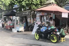 Một số hàng, quán tại Thành phố Hồ Chí Minh rục rịch mở cửa. (Nguồn: TTXVN)