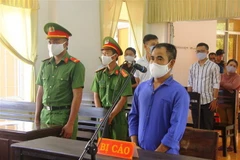 Bị cáo Nguyễn Văn Thiện bị phạt 18 tháng tù về tội Chống người thi hành công vụ. (Ảnh: Nguyên Linh/TTXVN)