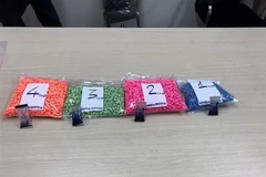 Số ma túy tổng hợp và cần sa do lực lượng hải quan Thành phố Hồ Chí Minh phát hiện và thu giữ. (Ảnh: TTXVN)