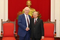 Thường trực Ban Bí thư Trần Quốc Vượng đã tiếp ông Thomas Vallely, Giám đốc Chương trình Việt Nam tại Đại học Harvard. (Ảnh: Phương Hoa/TTXVN)