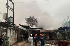 Hà Nội: Kịp thời khống chế vụ cháy tại kho phế liệu ở Hà Đông