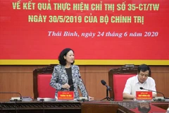 Bà Trương Thị Mai, Ủy viên Bộ Chính trị, Bí thư Trung ương Đảng, Trưởng Ban Dân vận Trung ương kết luận buổi làm việc. (Ảnh: Nguyễn Công Hải/TTXVN)