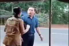 Ông Lưu Văn Thanh không đeo khẩu trang còn lớn tiếng cự cãi lực lượng tại chốt kiểm dịch. (Ảnh cắt từ clip)