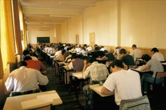 Hai cán bộ của tỉnh Bình Thuận gian lận thi cử phải giải trình